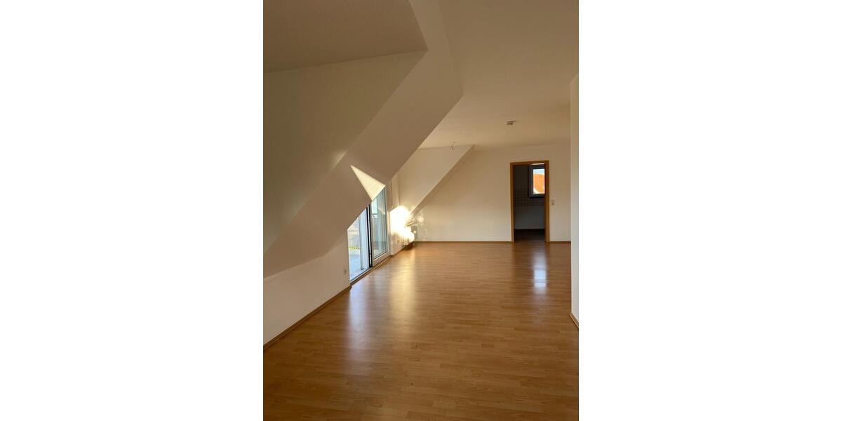 Großzügige 3-Zimmer-Wohnung im 2. Obergeschoss mit Balkon und Gar 3 zimmer