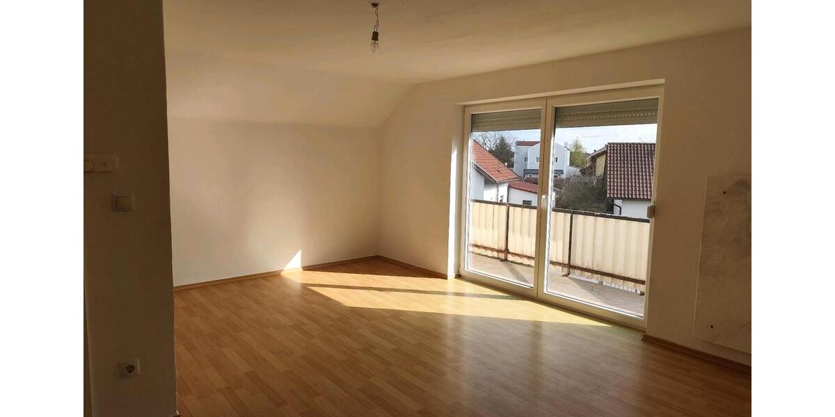Etagenwohnung Wallersdorf - 5 Zimmer, 105 m&sup2;, 880&euro; | Angebot:26525686