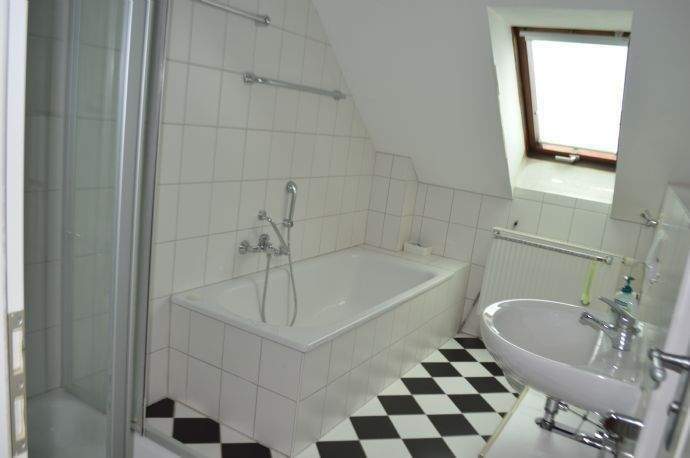 Etagenwohnung Kitzingen - 3 Zimmer, 109 m&sup2;, 885&euro; | Angebot:24733824