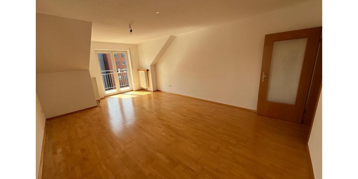 Dachgeschoßwohnung Deggendorf - 2 Zimmer, 59 m&sup2;, 650&euro; | Angebot:26135683
