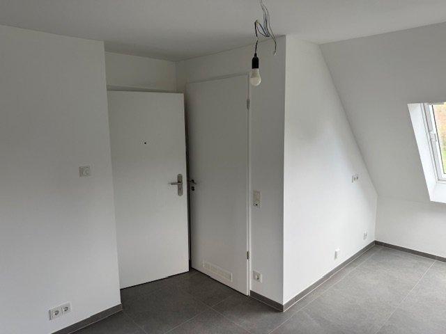 Dachgeschoßwohnung Dahlem - 1 Zimmer, 34 m&sup2;, 300&euro; | Angebot:26253427