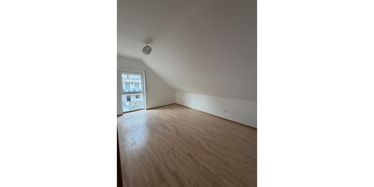Etagenwohnung Gladenbach - 4 Zimmer, 135 m&sup2;, 1.300&euro; | Angebot:25784291
