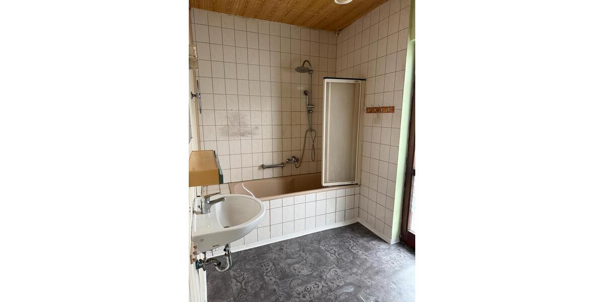 Etagenwohnung Bad Salzungen - 2 Zimmer, 76 m&sup2;, 670&euro; | Angebot:24742801