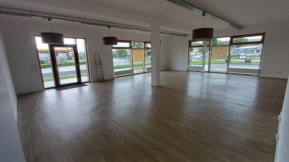 Laden Praxis Büro Therapieraum usw.