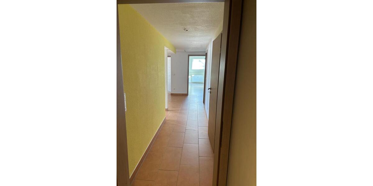 Dachgeschoßwohnung Ortenberg - 3 Zimmer, 97 m&sup2;, 880&euro; | Angebot:26420253