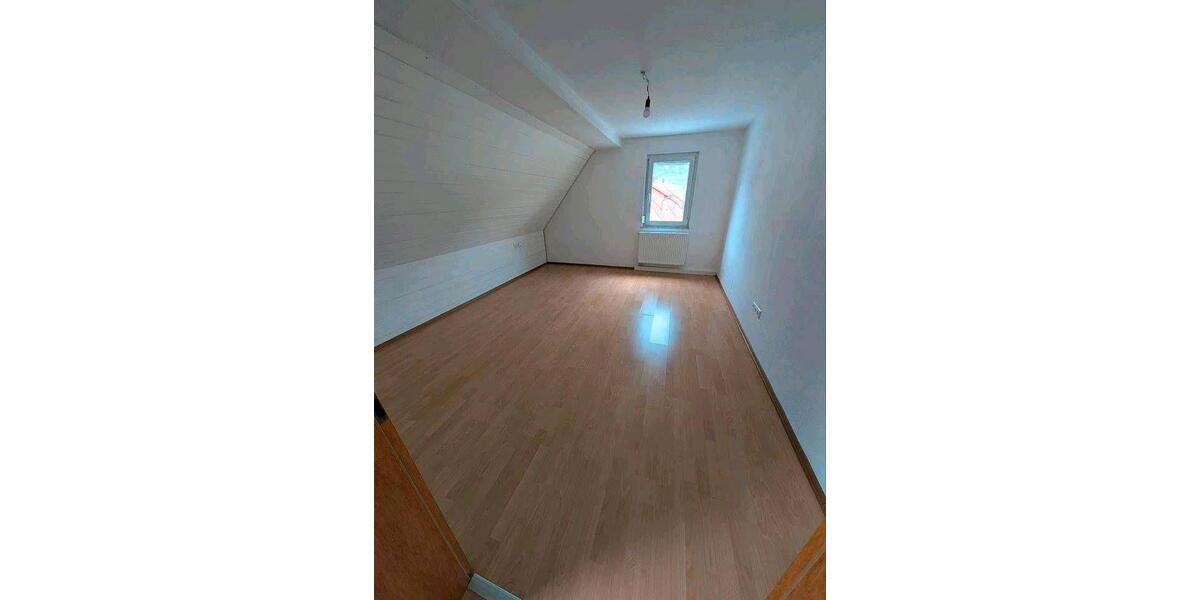 Etagenwohnung Nürtingen - 7 Zimmer, 147 m&sup2;, 1.499&euro; | Angebot:26592362
