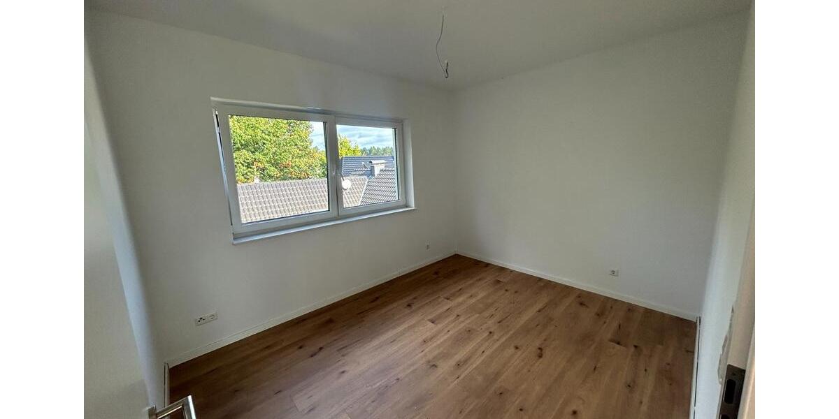 Großzügige Neubau-Doppelhaushälfte mit 2 Stellplätzen + Garten 7 zimmer