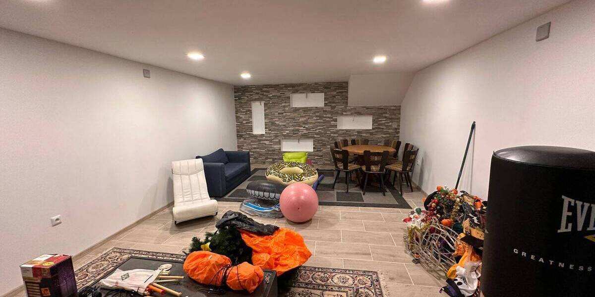 Einfamilienhaus Dittelbrunn Hambach - 1 Zimmer, 200 m&sup2;, 1.950&euro; | Angebot:26139240