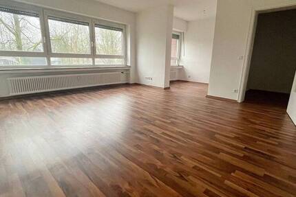 Großzügige 4-Zimmer-Wohnung mit Balkon im EG!