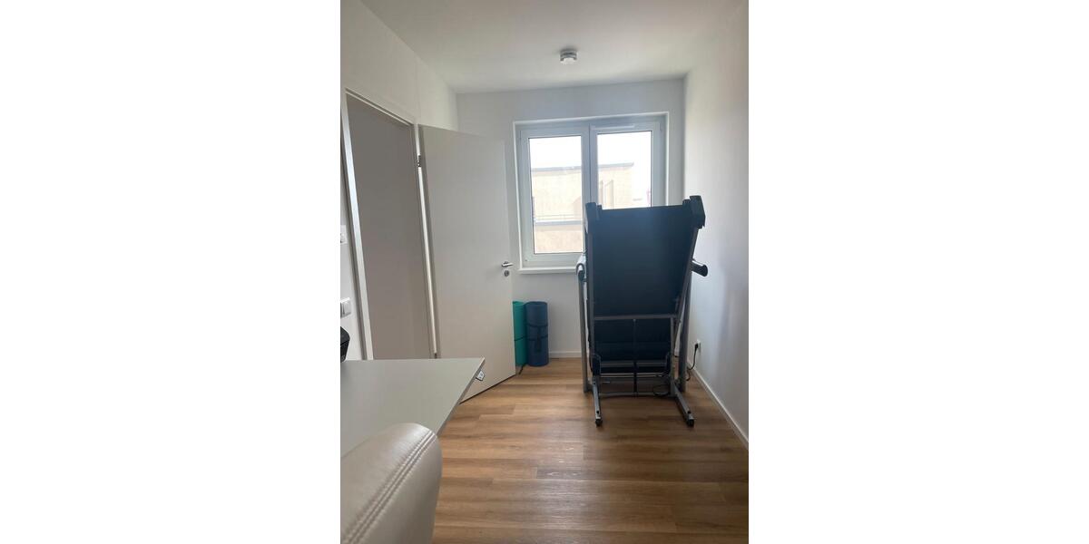 Etagenwohnung Berlin Hellersdorf - 4 Zimmer, 85 m&sup2;, 1.700&euro; | Angebot:26042702