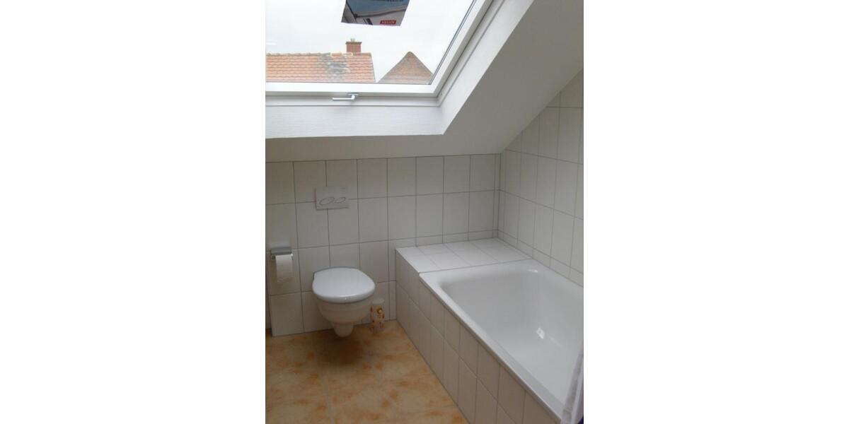 Sehr schöne Dachgeschosswohnung mit großem Balkon 2 zimmer