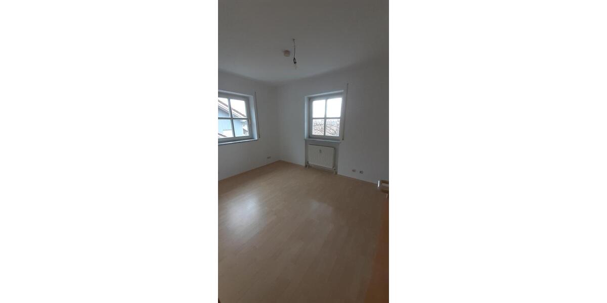 Etagenwohnung Rotthalmünster - 3 Zimmer, 101 m&sup2;, 820&euro; | Angebot:24893410