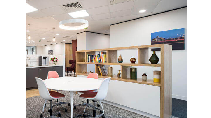 Köln-Ehrenfeld: Flexibles, möbliertes Büro L im Colonius Carré zimmer