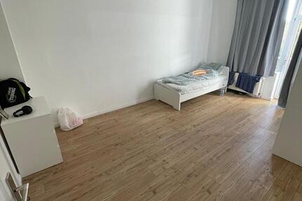 Großzügige möblierte 4-Zimmer-Wohnung mit Balkon zimmer