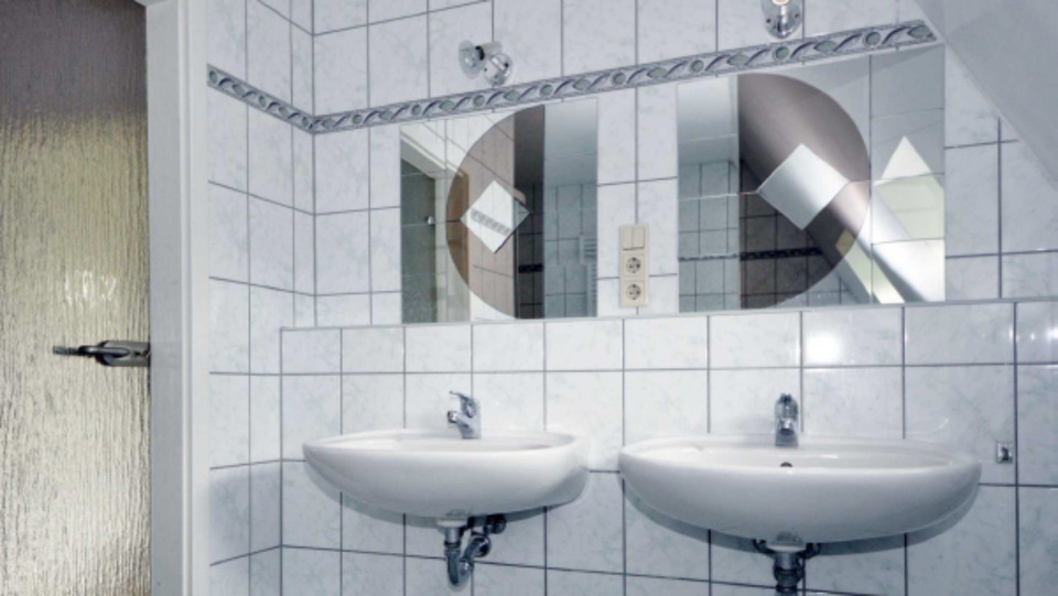 Dachgeschoßwohnung Aue-Bad Schlema Bad Schlema - 5 Zimmer, 157 m&sup2;, 680&euro; | Angebot:25639195