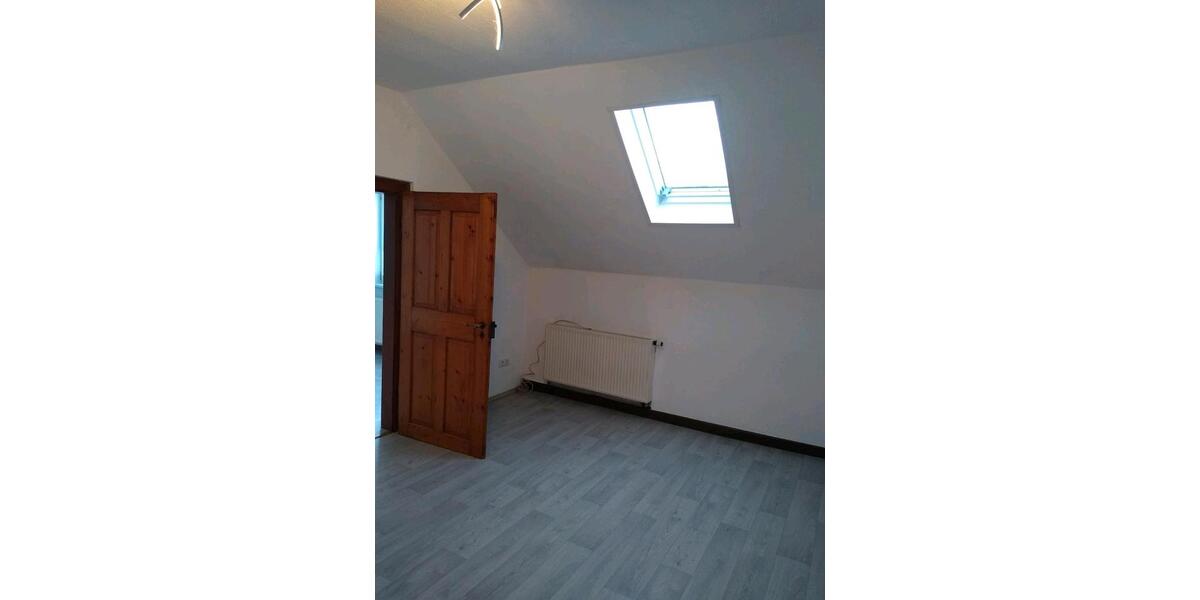 Dachgeschoßwohnung Neuhaus am Rennweg - 4 Zimmer, 65 m&sup2;, 380&euro; | Angebot:25842515