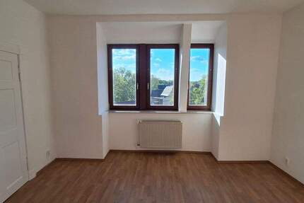 Großzügige, helle 5-Zimmer-Dachgeschosswohnung im Altbau - ruhige Lage mit Weitblick in Ammendorf 5 zimmer