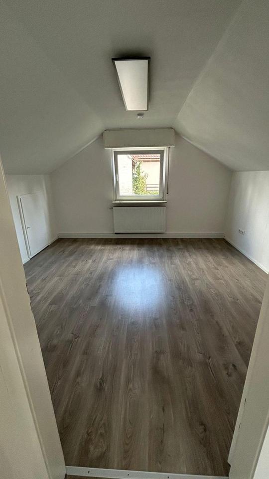 Exposé – Frisch renovierte 2,5-Zimmer-Dachgeschoßwohnung in Schelklingen mit Gartenanteil