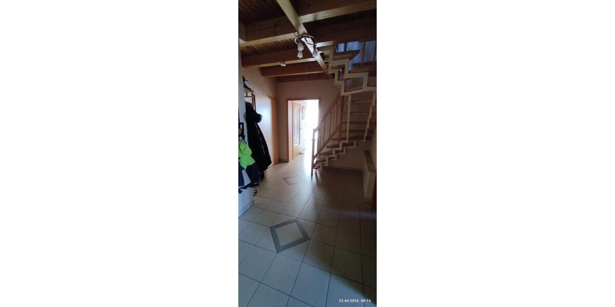 Dachgeschoßwohnung Üchtelhausen - 4 Zimmer, 140 m&sup2;, 900&euro; | Angebot:26506554