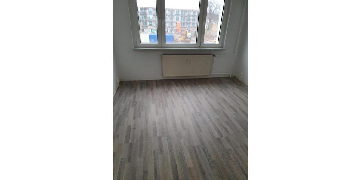 Sehr Zentral! Günstige sanierte 4-Zimmer-Wohnung mit Balkon! 4 zimmer