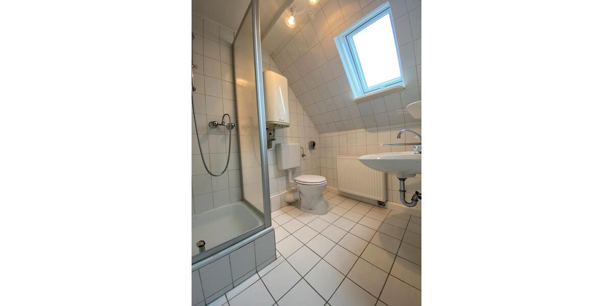 Dachgeschoßwohnung Waigolshausen - 2 Zimmer, 45 m&sup2;, 450&euro; | Angebot:26261861