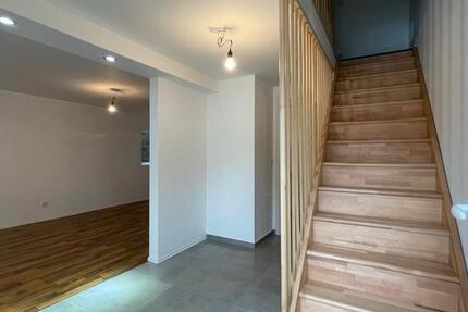 EFH, 5 ZKB , 140qm , 2 Bäder , 2 Parkplätze zu vermieten 2 zimmer