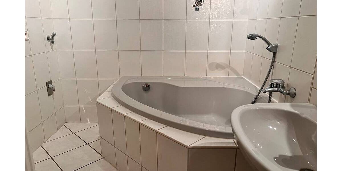 Etagenwohnung Plauen Westend - 2 Zimmer, 67 m&sup2;, 335&euro; | Angebot:26308225