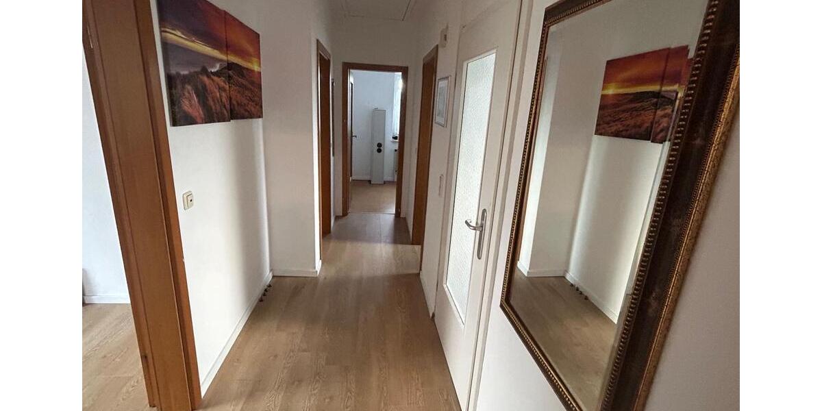 Dachgeschoßwohnung Zetel - 3 Zimmer, 80 m&sup2;, 620&euro; | Angebot:26696468