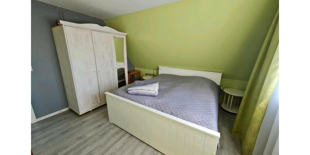 4 WG Zimmer oder komplettes Haus möbliert zu vermieten 4 zimmer