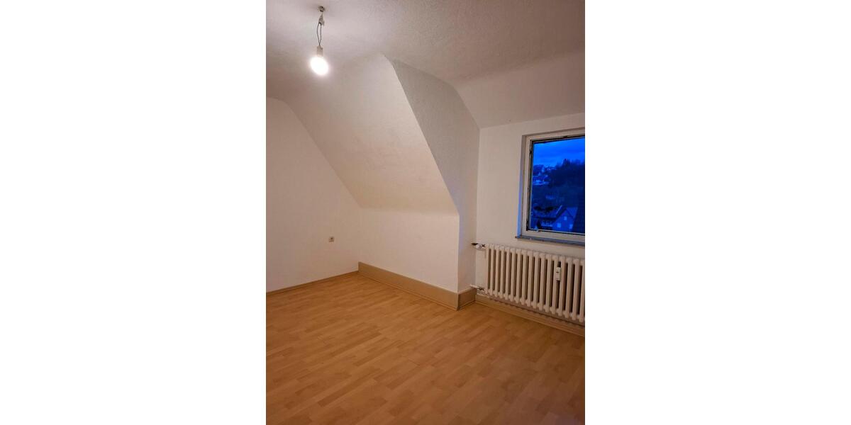 Dachgeschoßwohnung Siegen Eiserfeld - 1 Zimmer, 40 m&sup2;, 400&euro; | Angebot:24943761