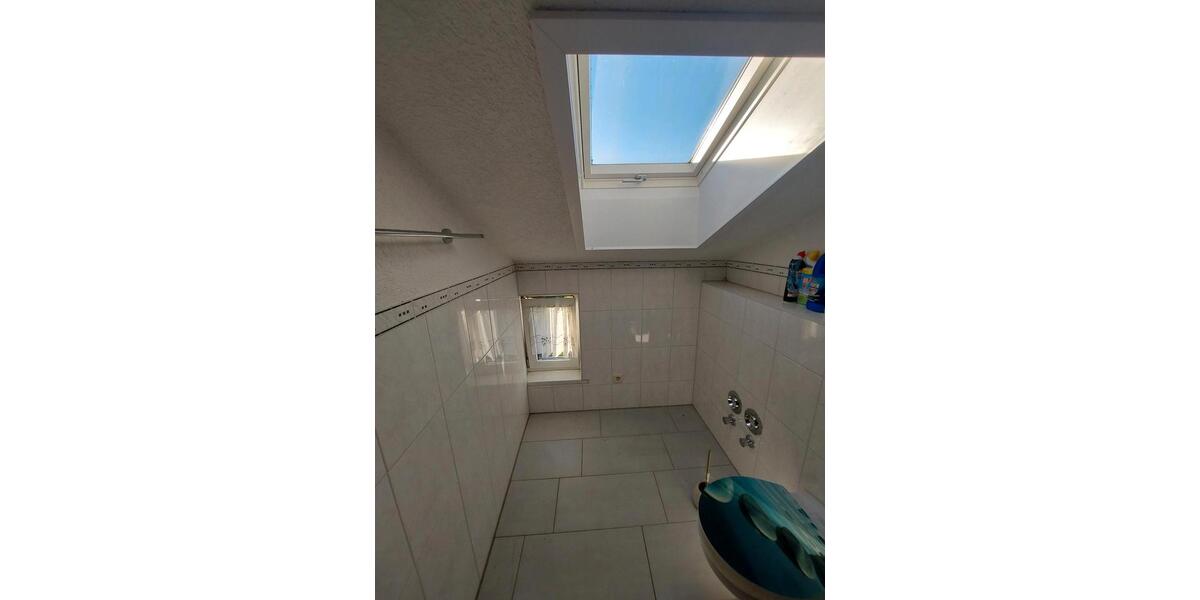 2,5-Zimmer-Dachgeschosswohnung mit Einbauküche 3 zimmer