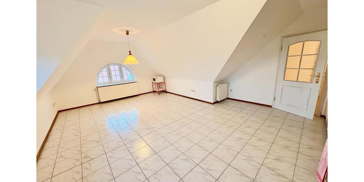 Dachgeschoßwohnung Hoya - 3 Zimmer, 100 m&sup2;, 700&euro; | Angebot:24638734