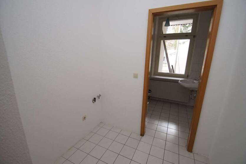 2-Zimmer-Whg im Erdgeschoß - separate Küche, Tageslichtbad mit Dusche, Laminat 2 zimmer