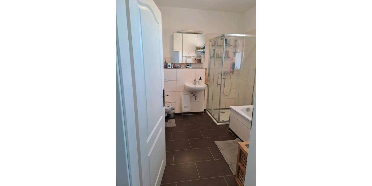 Etagenwohnung Schönebeck (Elbe) - 3 Zimmer, 100 m&sup2;, 1.100&euro; | Angebot:26268716