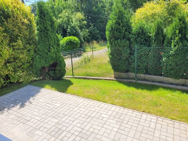 Helle Wohnung im Hochparterre eines neu renovierten 2-Parteien-Miethauses, mit Terrasse, Garten,etc!