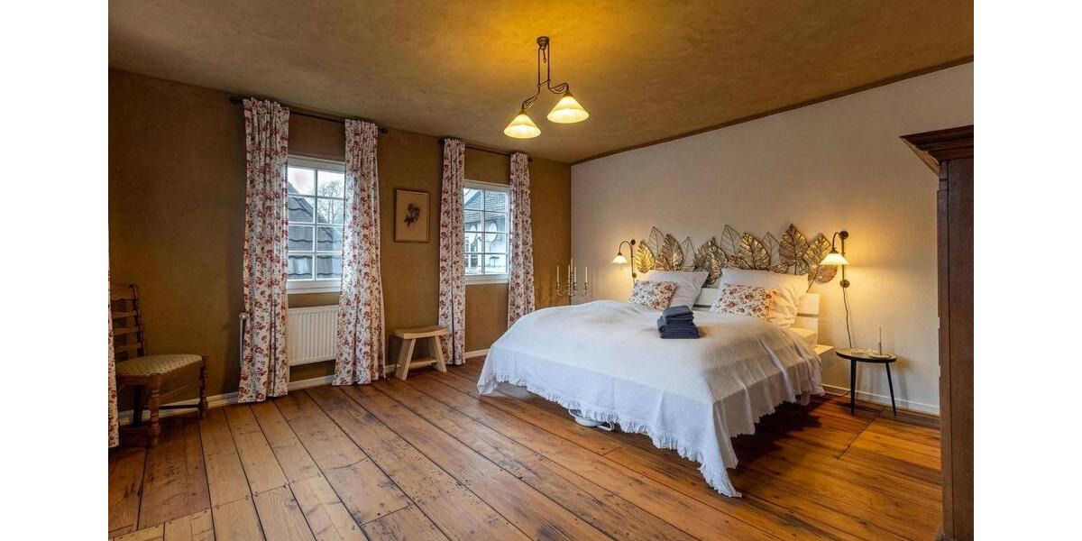 Wohnen auf Zeit Wermelskirchen - 3 Zimmer, 120 m&sup2;, 110&euro; | Angebot:24729227