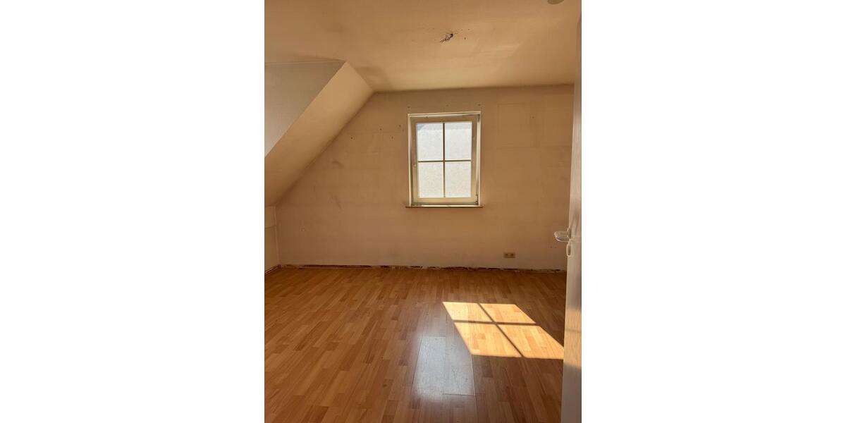 Dachgeschoßwohnung Mommenheim - 4 Zimmer, 94 m&sup2;, 800&euro; | Angebot:26507351