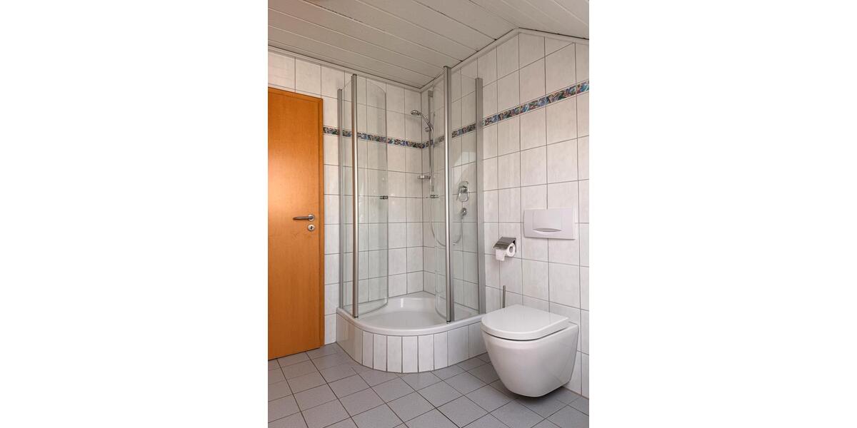 Dachgeschoßwohnung Neuhof - 3 Zimmer, 77 m&sup2;, 693&euro; | Angebot:26216085
