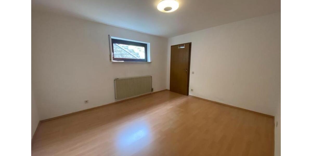 Erdgeschoßwohnung Dillenburg - 4 Zimmer, 121 m&sup2;, 1.000&euro; | Angebot:26582680