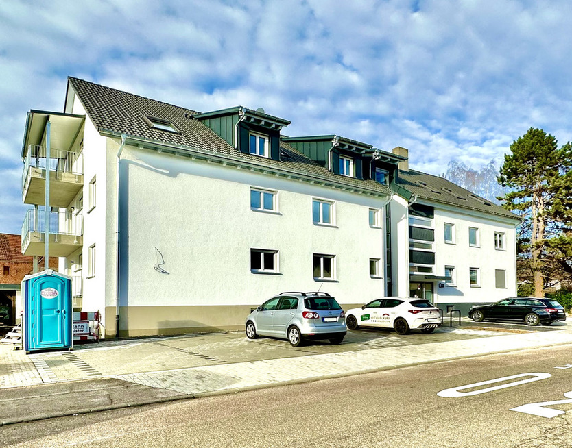 Helle 2 Zimmer Wohnung im EG mit Aufzug und Balkon