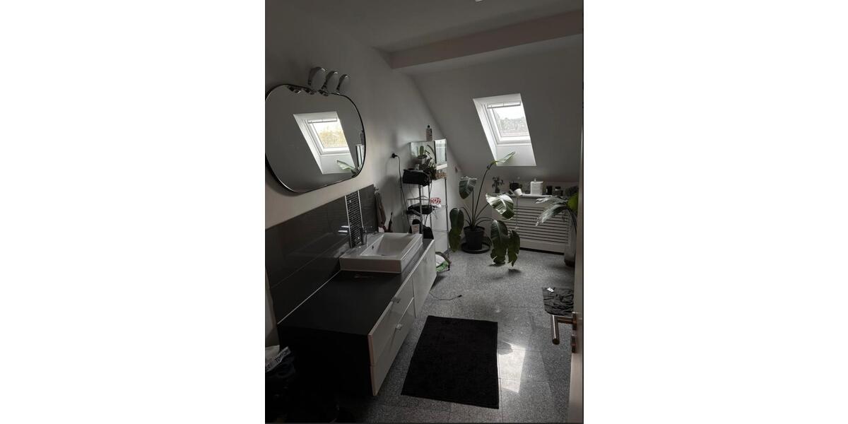 Dachgeschoßwohnung Köln Nippes - 3 Zimmer, 120 m&sup2;, 870&euro; | Angebot:26091565