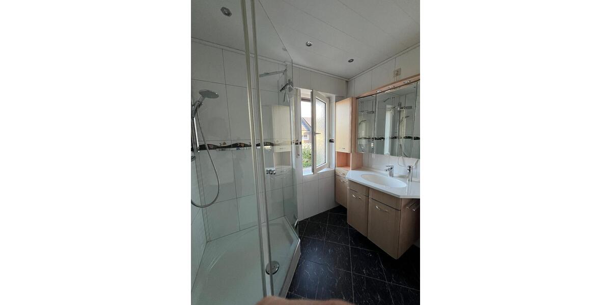 Modernisiertes Reihenendhaus – Stilvolles Wohnen mit Garten & vie 5 zimmer