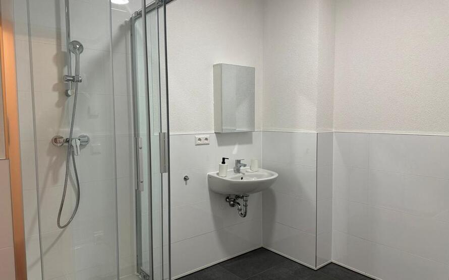 Gästezimmer mit TV, Internet, 2x EtagenduscheWC, Gästeküche, Waschmaschine und Trockner zimmer