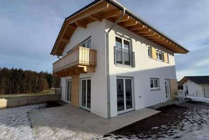 Haus Schechen - 8 Zimmer, 181 m&sup2;, 2.800&euro; | Angebot:24940935