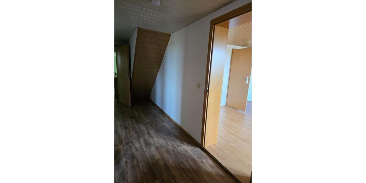 Dachgeschoßwohnung Weißenfels - 2.5 Zimmer, 67 m&sup2;, 400&euro; | Angebot:24766026