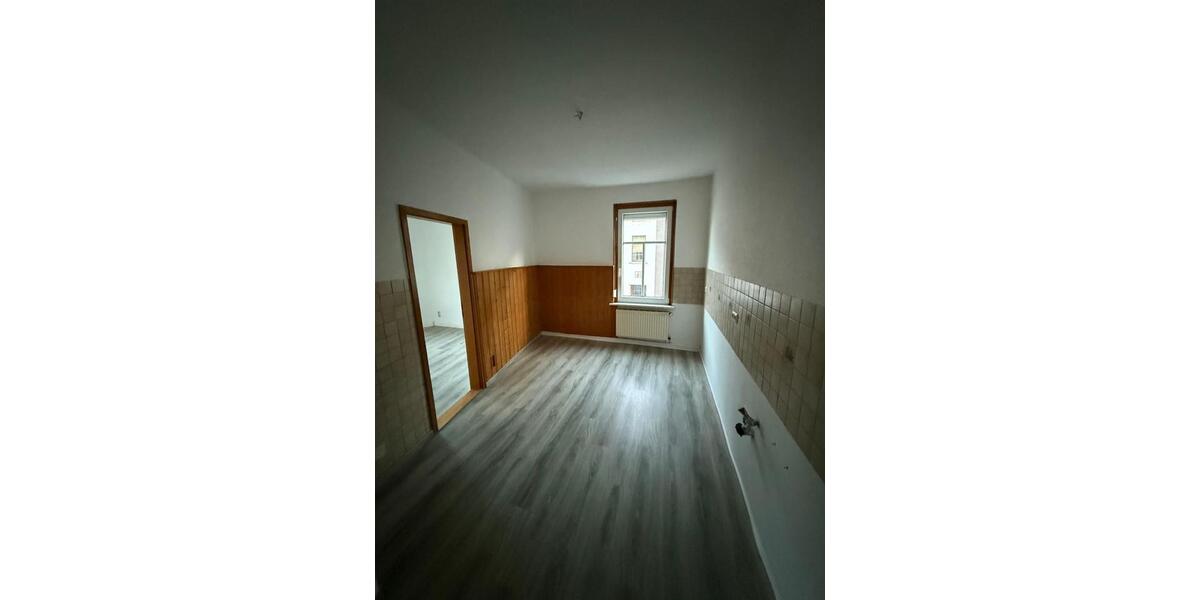 Etagenwohnung Meerane - 4 Zimmer, 85 m&sup2;, 374&euro; | Angebot:25376966