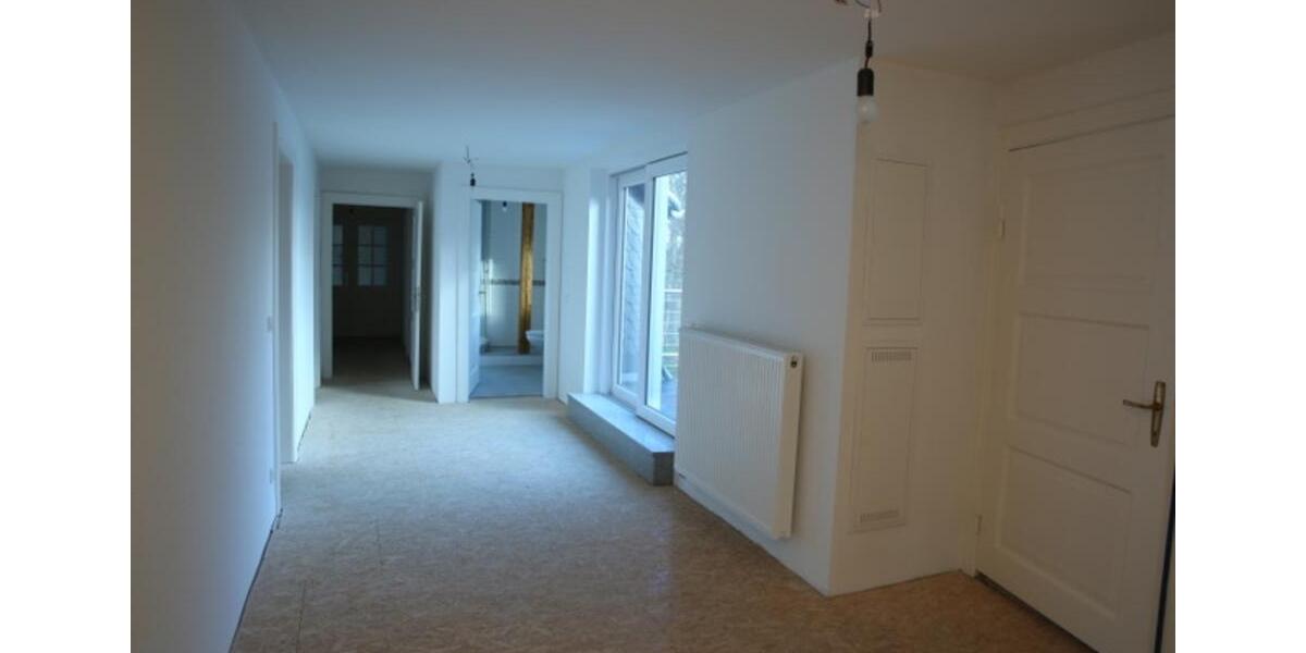 Etagenwohnung Ohrdruf - 6 Zimmer, 215 m&sup2;, 1.200&euro; | Angebot:12321985