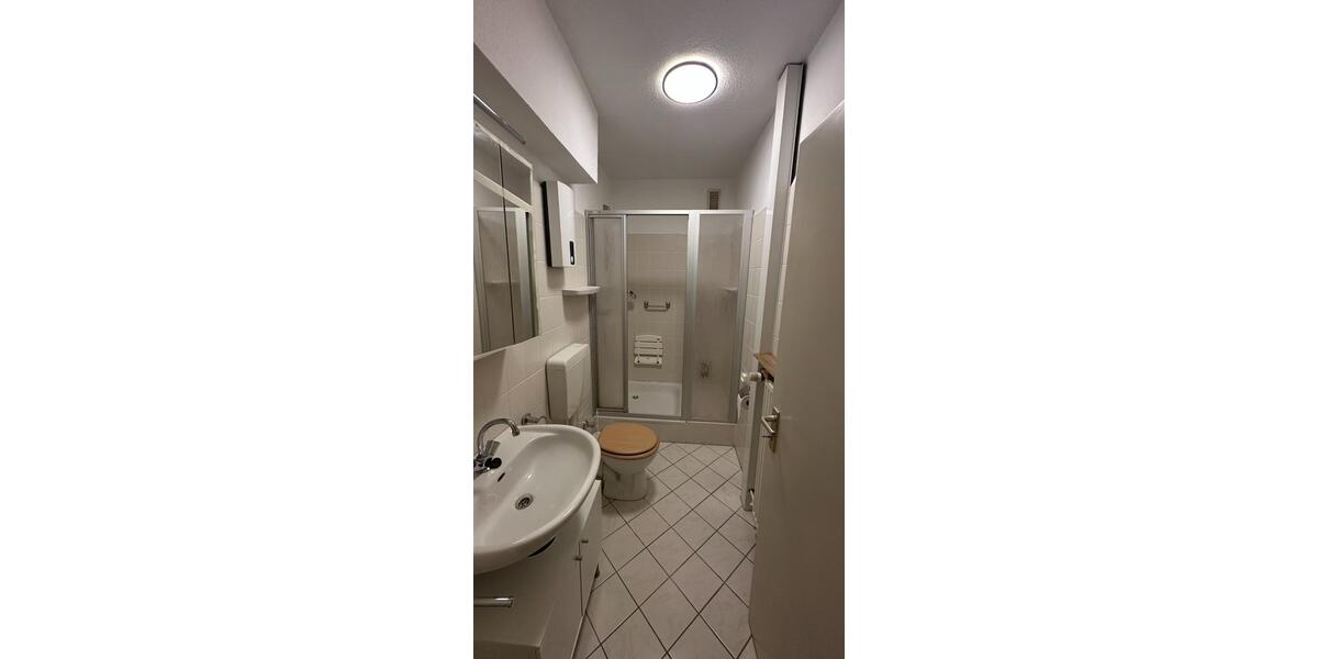 Möbliertes, bezugsfertiges WG-Zimmer mit Reinigungsservice 3 zimmer