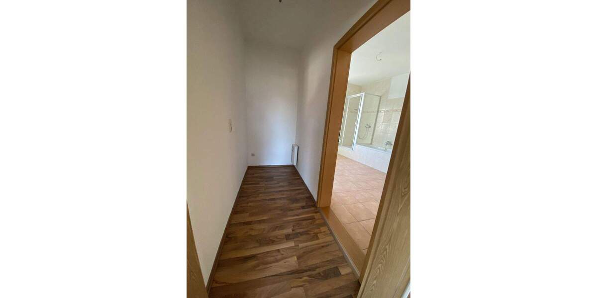 Etagenwohnung Altenburg - 4 Zimmer, 100 m&sup2;, 550&euro; | Angebot:25143840