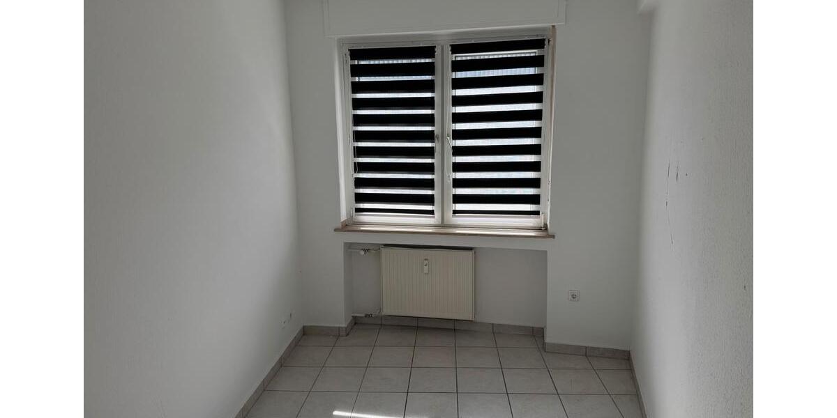 Erdgeschoßwohnung Essen Stadtbezirk III - 4 Zimmer, 84 m&sup2;, 1.200&euro; | Angebot:26072240